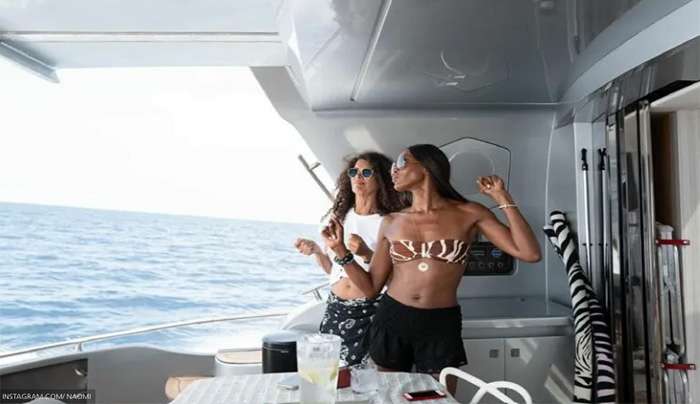 Naomi Campbell: Κάνει διακοπές στην Ίμπιζα με την «οικογένεια που επέλεξε»