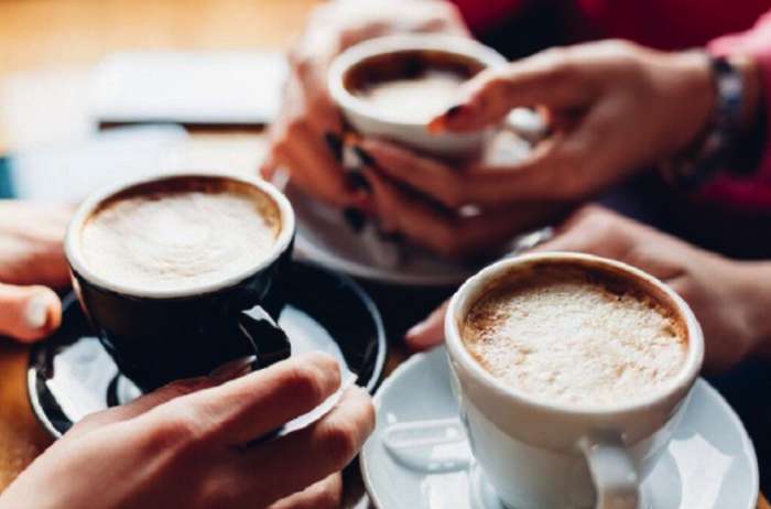 ΦΠΑ: Μόνιμα στο 13% μεταφορές, τουρισμός, και πολιτισμός – Επιστρέφουν στο 24% τα αναψυκτικά