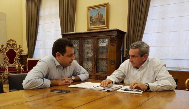 Συνάντηση εργασίας του Περιφερειάρχη με τον Νεκτάριο Σαντορινιό