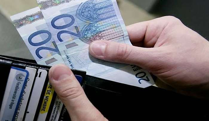 Κατώτατος μισθός: Στην 10η θέση η Ελλάδα στην Ευρωζώνη – Τι δείχνουν στοιχεία της Eurostat