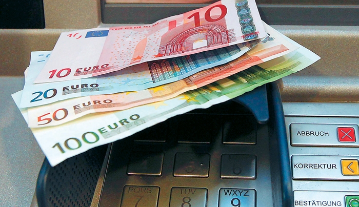 Σάλος από τα σενάρια για «μόνιμα» capital controls - Αφορά 3,2 εκατ. μισθωτούς και συνταξιούχους