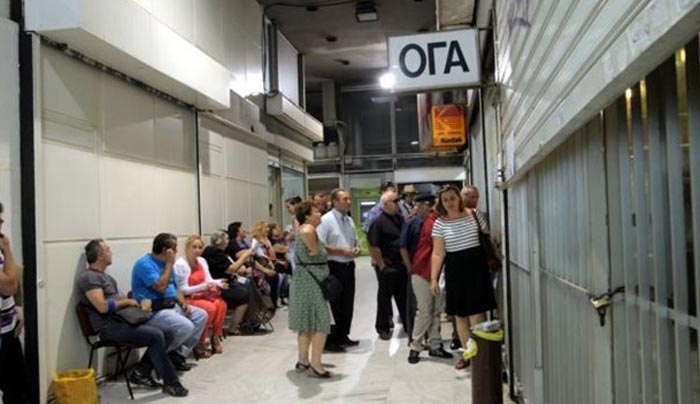Χαράτσι στα επιδόματα τρίτεκνων- πολύτεκνων του ΟΓΑ με διατάξη στα «μουλωχτά»
