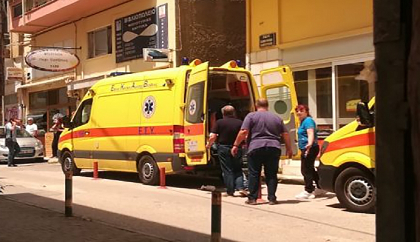 Επίθεση με τσεκούρι σε ΔΟΥ: Σε κρίσιμη κατάσταση τρεις εφοριακοί