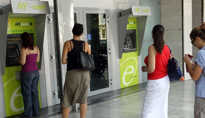 Στην κόψη του ξυραφιού οι τράπεζες - Αίτημα στην ΕΚΤ για 3 δισ. μέσω του ELA
