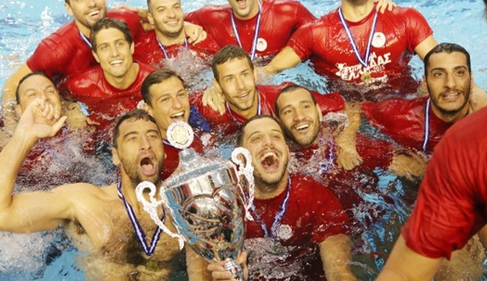 Βασιλιάς στην πισίνα ο Ολυμπιακός!
