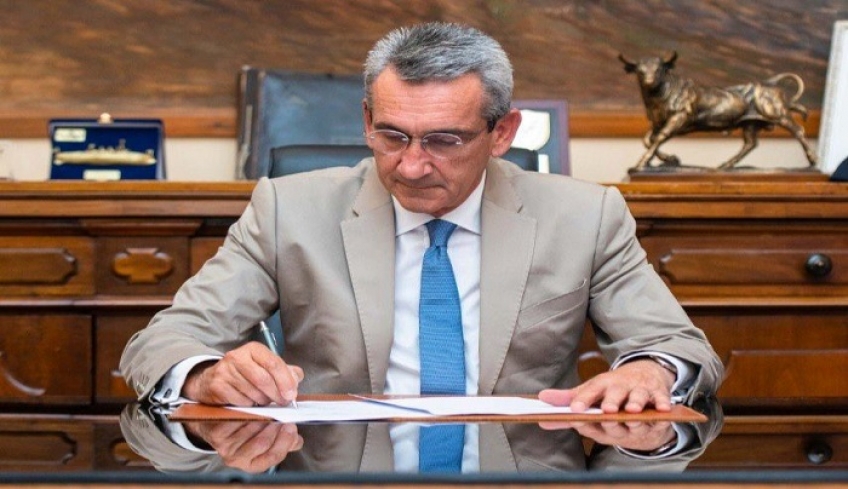 Υπεγράφη η σύμβαση με τον ανάδοχο για τον ηλεκτροφωτισμό του Γηπέδου Πηγαδίων Καρπάθου
