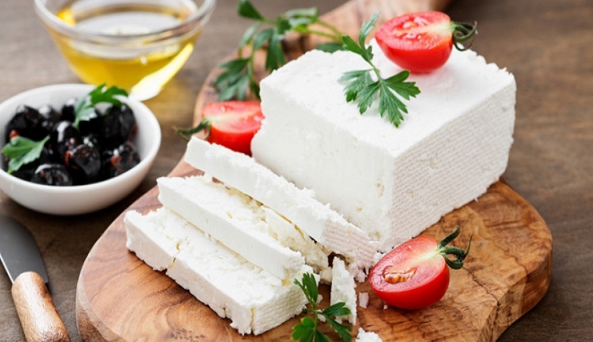 Την εξαίρεση φέτας και ροδάκινων από τους αμερικανικούς δασμούς ζητά η Ελλάδα