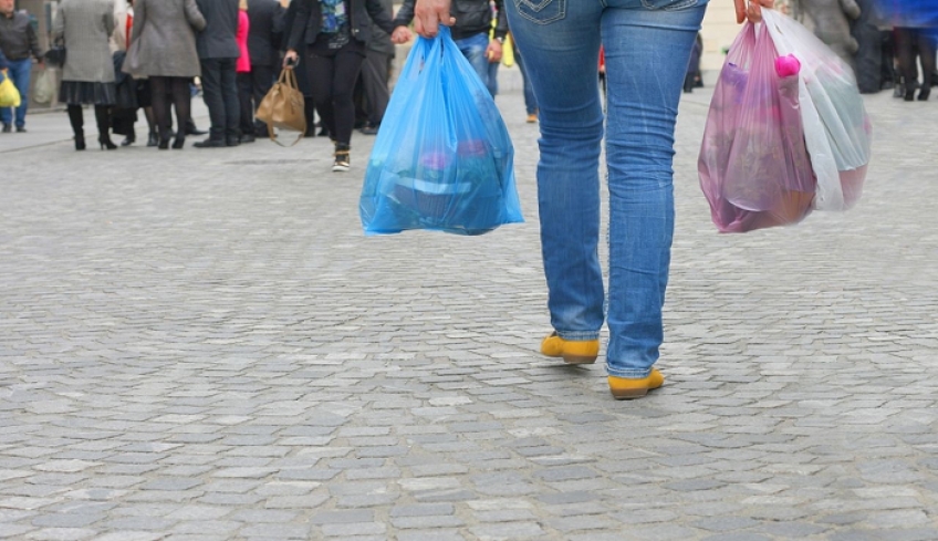 Τι αλλάζει από νέα χρονιά με τις πλαστικές σακούλες για τυριά, αλλαντικά και κρέας