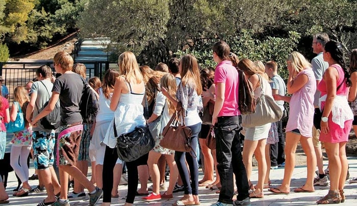 ΙΟΒΕ: Ο τουρισμός οδηγεί την ανάκαμψη