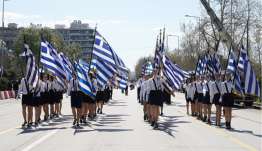 28η Οκτωβρίου στα σχολεία: Πώς επιλέγονται ο σημαιοφόρος και οι παραστάτες για την παρέλαση