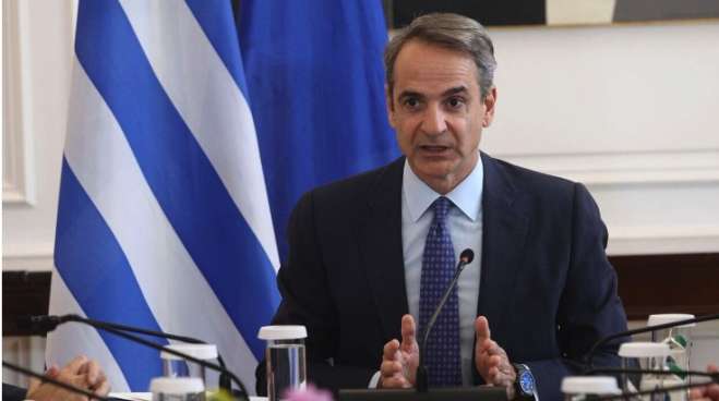 Σύσκεψη στο Μαξίμου: Αποφασισμένη να λάβει αυστηρά μέτρα για την οπαδική βία η κυβέρνηση