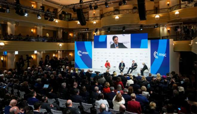 Βαθαίνει το ρήγμα με ΗΠΑ: Ο Μακρόν συγκαλεί έκτακτη Σύνοδο ΕΕ για Ουκρανία στις 17/2 – Την Κυριακή οι ΥΠΕΞ