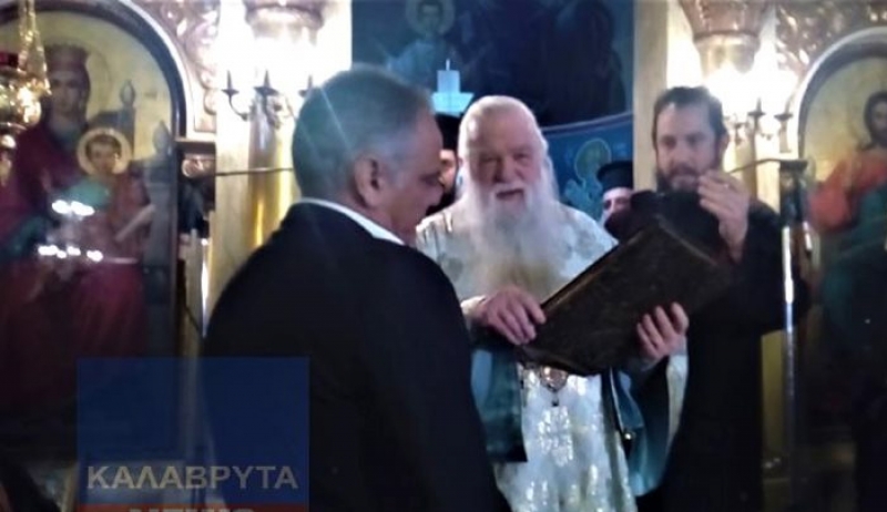 Βίντεο: Ο Αμβρόσιος προέτρεψε τον Σκουρλέτη να ασπαστεί το Ευαγγέλιο και εκείνος το απέφυγε