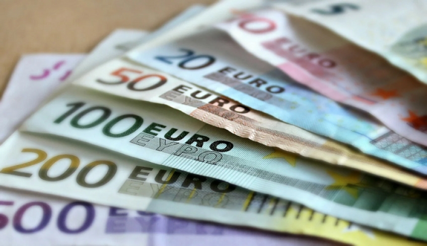Αυξήσεις μισθών από 1 Ιανουαρίου, τι κερδίζουν οι εργαζόμενοι - Μέσα στο 2021 αλλαγές σε κατώτατο και τριετίες