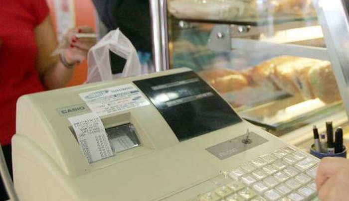 Προπηλάκισαν εφοριακούς που πήγαν για έλεγχο σε πανηγύρι στη Ρόδο -Τους φυγάδευσε η αστυνομία