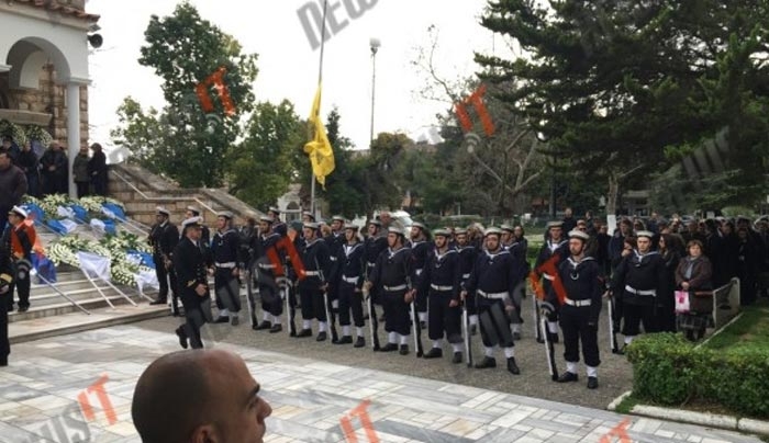 Θρήνος στην κηδεία του αδικοχαμένου Υποπλοιάρχου Αναστάσιου Τουλίτση – "Αθάνατος! Ήρωας!" φώναζαν συγγενείς και φίλοι