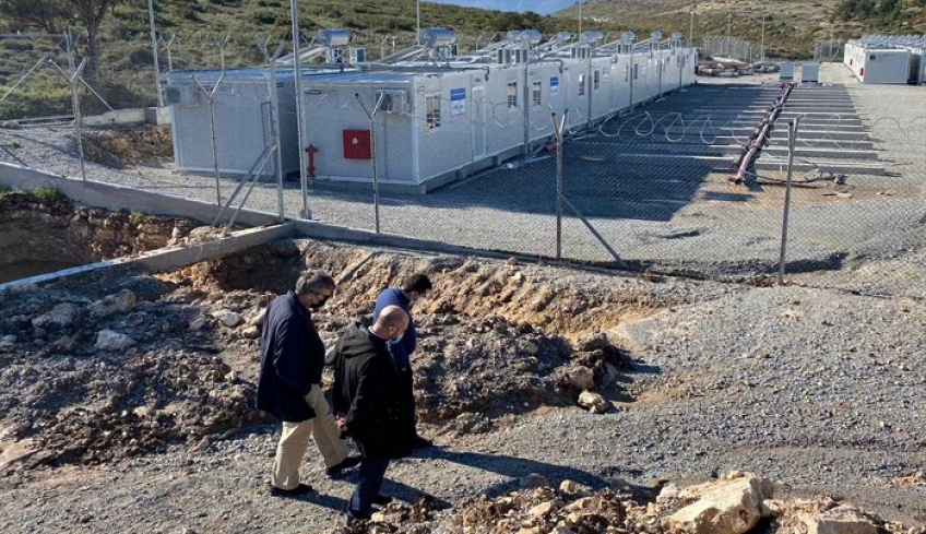 Μείωση κατά 79% στους διαμένοντες μετανάστες στα νησιά