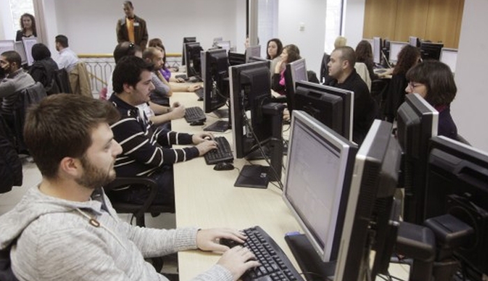 Δημόσιο: Οι επαναπροσλήψεις "μπλοκάρουν" τις νέες προσλήψεις - Το κουαρτέτο δέχεται μόλις 3.000!