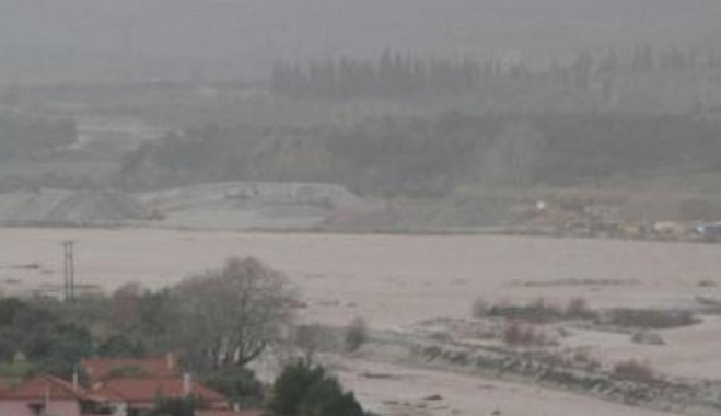 Ανεβαίνει επικίνδυνα η στάθμη του Ευήνου - BINTEO