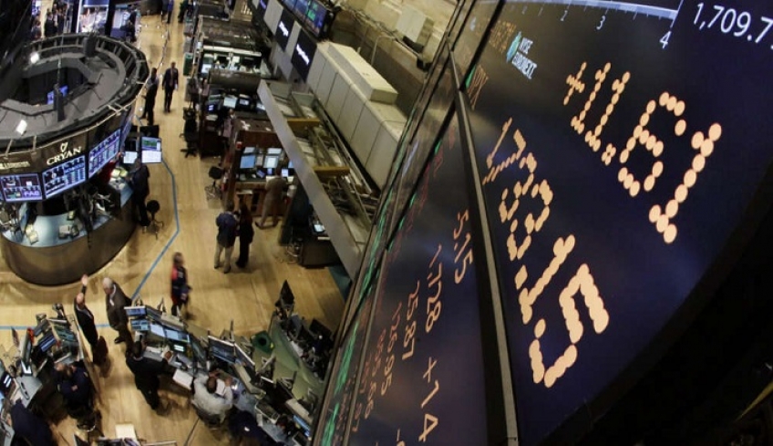 Ο «Dow Jones» γκρεμίστηκε και οι αγορές κλαίνε – Κάτω από τις 26.000 τη Δευτέρα