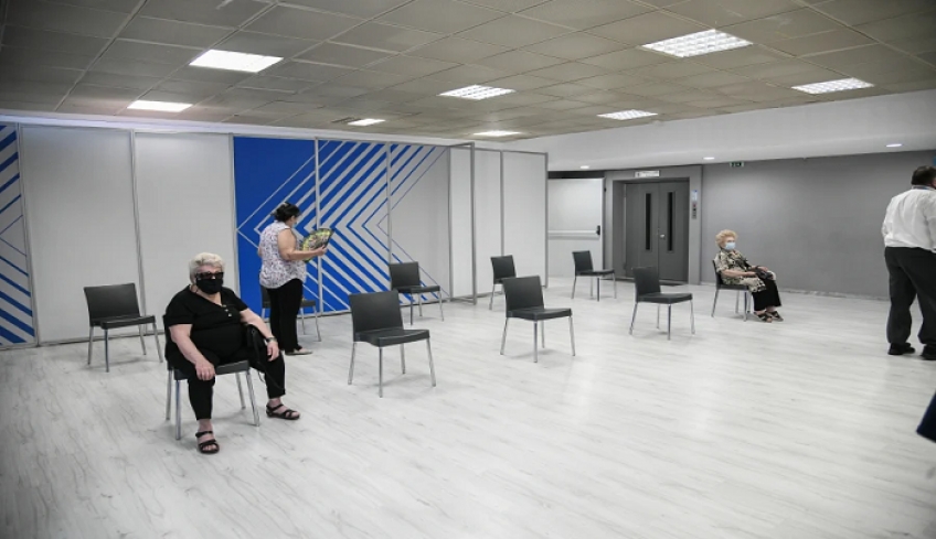 Πάνω από 2.500 τα κρούσματα σήμερα, 207 διασωληνωμένοι το τελευταίο 24ωρο