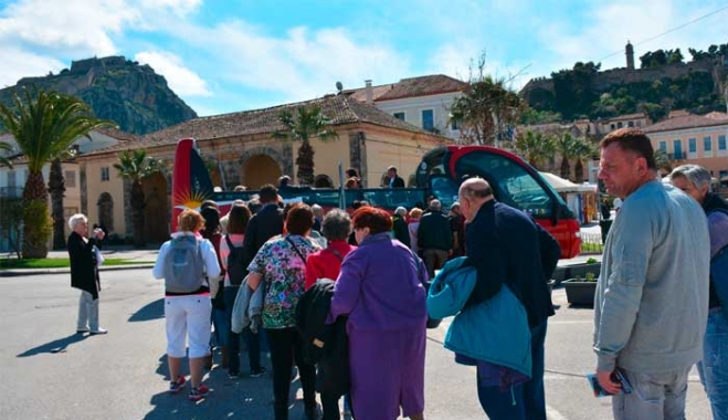 Σήμα κινδύνου για τις κρατήσεις στον τουρισμό - Ανησυχία για τους μετανάστες