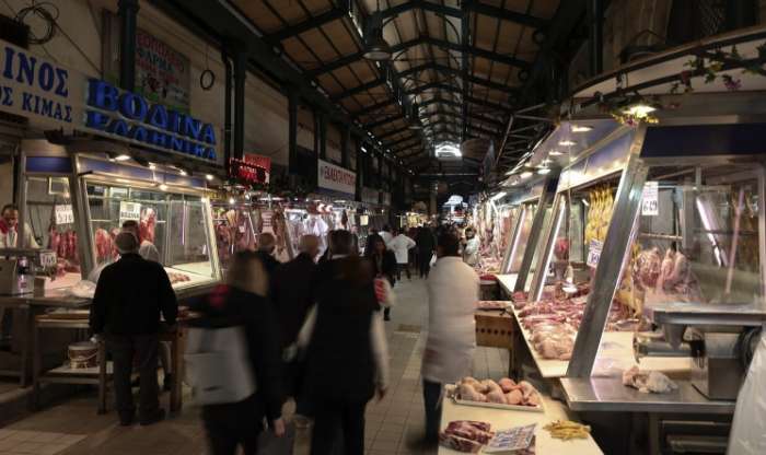 Η ακρίβεια αλλάζει τις διατροφικές συνήθεις – Οι Έλληνες περιορίζουν το κόκκινο κρέας