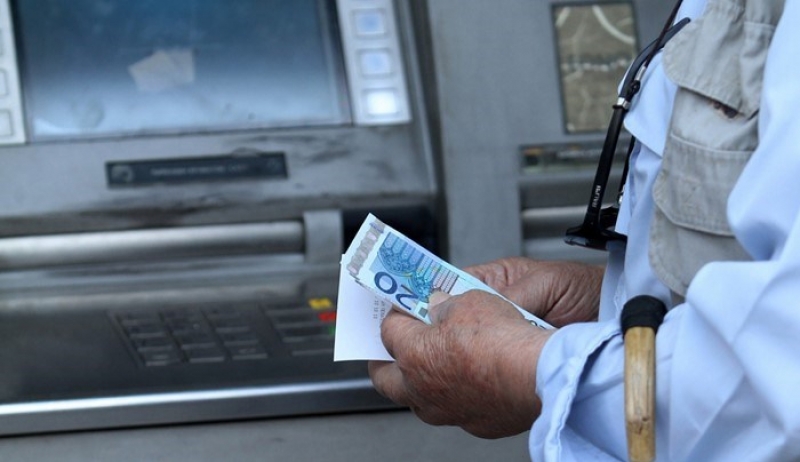 "Βόμβα" για σύνταξη στα 72 - Δείτε ποιες παγίδες κρύβει ο νέος νόμος