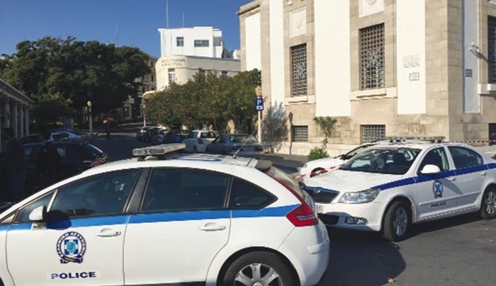 Η ΕΛ.ΑΣ. θα μετακινείται μόνο για «ιδιαίτερα σοβαρούς λόγους»-Εγγραφο της Αστυνομίας για «ακίνητους ενστόλους»