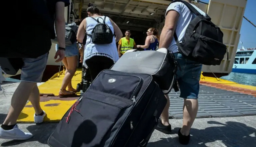 Τι αλλάζει για υπερτοπικές μετακινήσεις, χρήση sms και απαγόρευση κυκλοφορίας