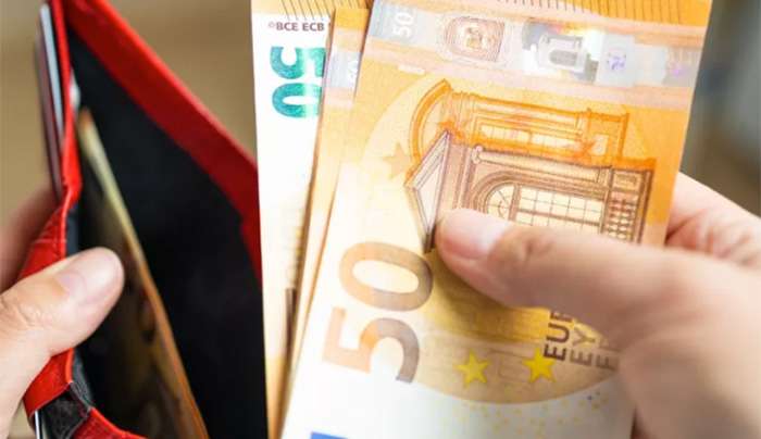 Εβδομάδα πληρωμών: Ποιοι θα δουν το «πρώτο χρήμα» στους λογαριασμούς - Πότε εξοφλούνται τα επιδόματα