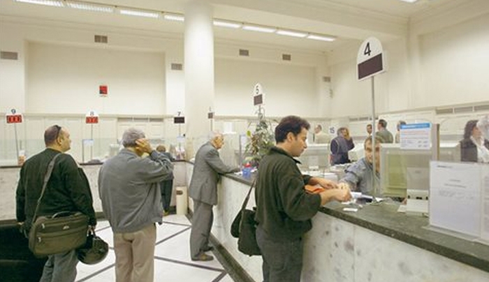 Ψάχνουν ευρώ για να πληρώσουν μισθούς, συντάξεις