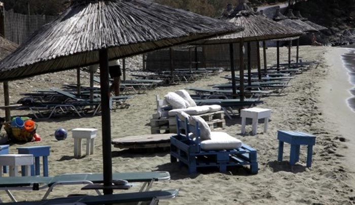 Θάνατος στην ξαπλώστρα παραλίας για 16χρονο μαθητή - Οι φίλοι του νόμιζαν ότι κοιμόταν!