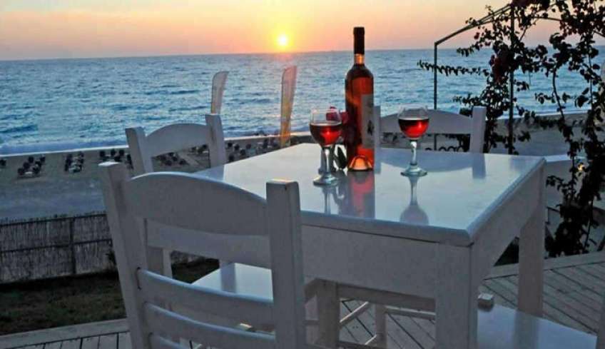 Χαμός στην Κεφαλονιά: Ξυλοκόπησαν εφοριακούς που πήγαν να «κόψουν» πρόστιμο σε κατάστημα εστίασης