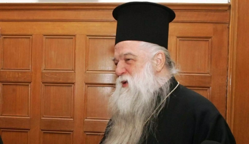 «Ξαναχτύπησε» ο Αμβρόσιος: «Αφόρισε» Μόσιαλο και Χωμενίδη μπροστά στην εικόνα της Παναγίας