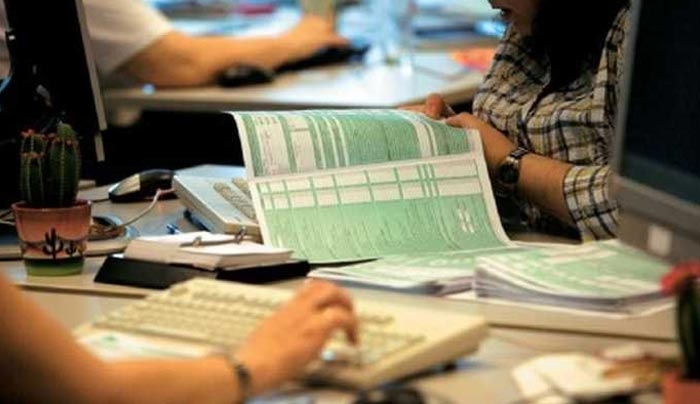 Τέλος στην εισφορά αλληλεγγύης για εισοδήματα μέχρι 30.000 ευρώ