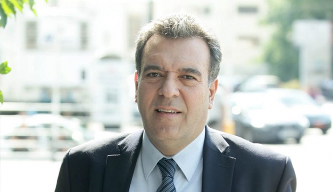 ΜΑΝΟΣ ΚΟΝΣΟΛΑΣ: «Το Υπουργείο Υγείας, με γραφειοκρατικές διαδικασίες, ουσιαστικά απαγορεύει στην Περιφέρεια Νοτίου Αιγαίου και στους Ιατρικούς Συλλόγους να υλοποιούν προγράμματα προληπτικής ιατρικής για τους κατοίκους των νησιών»