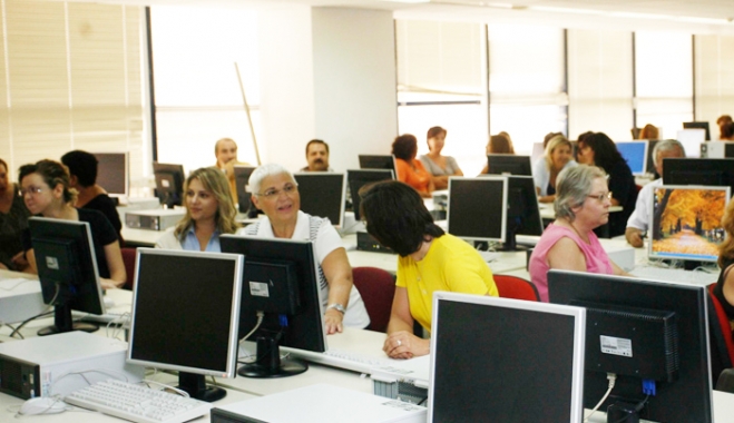 «Ανοίγουν» 33.000 θέσεις για τους 3.900 απολυμένους και «διαθέσιμους» που επιστρέφουν στο Δημόσιο