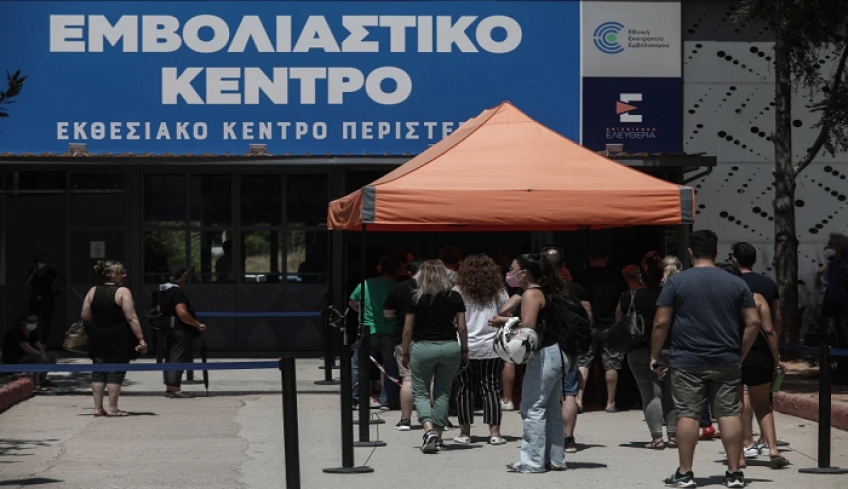 «Κλείδωσε» η τρίτη ενισχυτική δόση του εμβολίου, ποιους θα αφορά