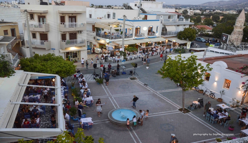 ΑΠΟΧΑΙΡΕΤΙΣΜΟΣ ΣΤΟ ΣΥΝΤΡΙΒΑΝΙ ΤΗΣ ΠΛΑΤΕΙΑΣ ΔΙΑΓΟΡΑ