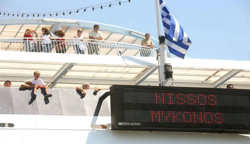 Πρόβλημα σε μηχανή πλοίου που πήγαινε στη Μύκονο - Ταλαιπωρία για 291 επιβάτες