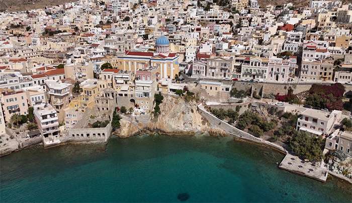 «ΟΠΟΥ ΥΠΑΡΧΕΙ ΕΛΛΑΔΑ» Με την Ευλαμπία Ρέβη και τον Γιώργο Κουρδή   ΣΤΗΝ ΑΡΧΟΝΤΙΣΣΑ ΤΩΝ ΚΥΚΛΑΔΩΝ, ΤΗ ΣΥΡΟ Σήμερα στις 14.45, στον ΣΚΑΪ