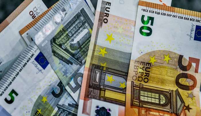 Στο «τραπέζι» η εξίσωση κατώτατου μισθού σε δημόσιο και ιδιωτικό τομέα