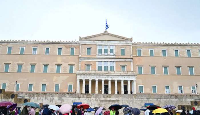 Καιρός σήμερα: Βροχές σε Αττική και Θεσσαλονίκη – Άνεμοι στα 6 μποφόρ στο Αιγαίο