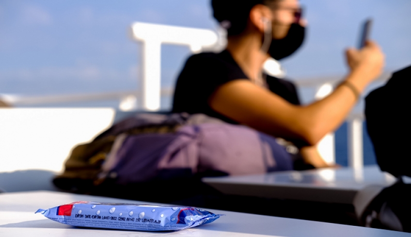 Μητέρα 24χρονης που ταξίδεψε στη Σαντορίνη ενώ ήταν θετική: «Αμφιβάλλω αν υπάρχει κορονοϊός» (vid)