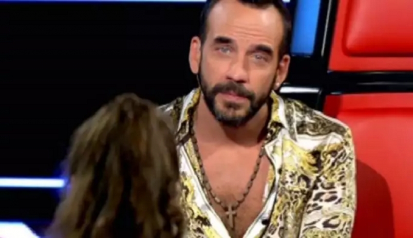 Σάστισε με τον Μουζουράκη στο The Voice – «Ελιόνα έλιωνα»