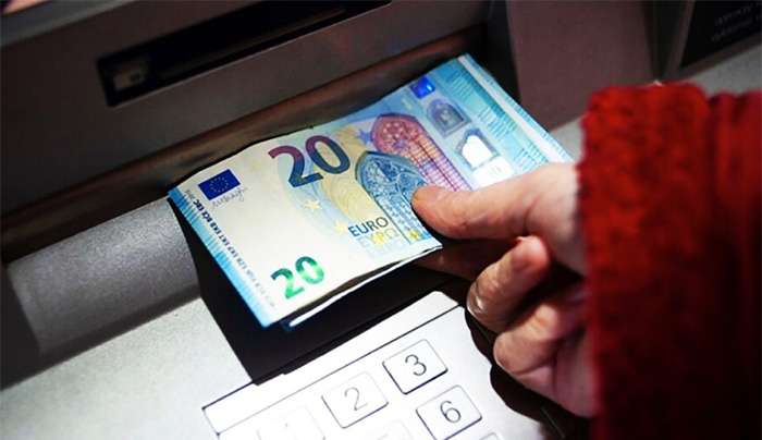 Επίδομα 250 ευρώ: Ανατροπή με την ημερομηνία πληρωμής - Πότε θα μπουν τα χρήματα