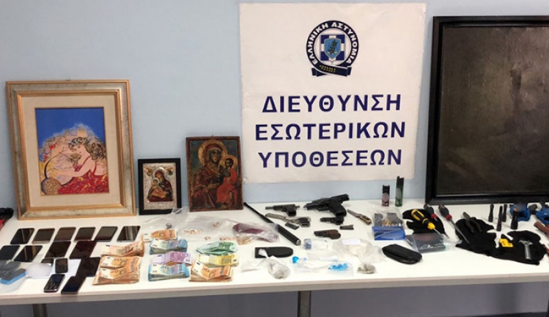 Εξάρθρωση κυκλώματος ναρκωτικών: 11 συλλήψεις – Εμπλέκονταν και δυο αστυνομικοί