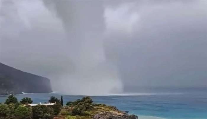 Κακοκαιρία Daniel: Υδροστρόβιλος εμφανίστηκε στην Εύβοια - «Κόβει» την ανάσα το βίντεο