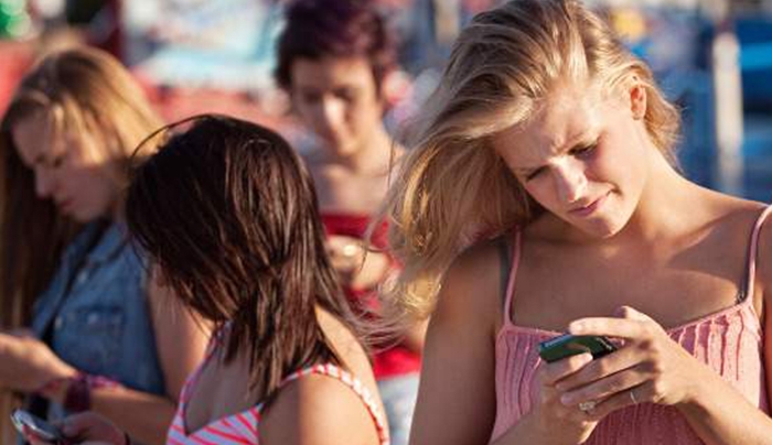 Ερευνα: Γιατί το Facebook είναι το social media των φτωχών και το Instagram των πλουσίων